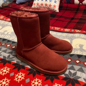 Kookaburra UGG Red Suede Boots, never worn! Sz 10 women’s. Excellent condition.